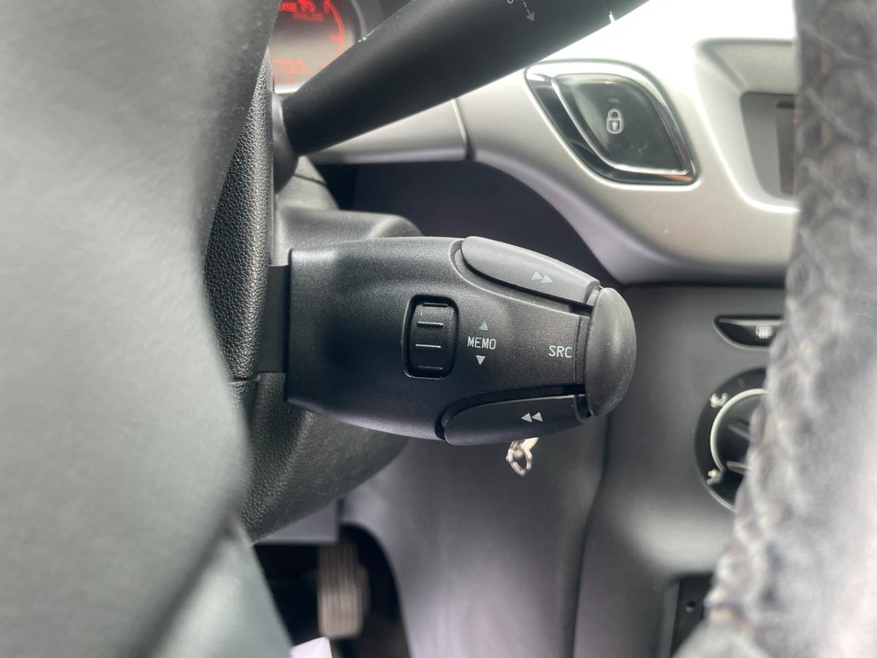 Citroen C3 NEOPATENTATI - BENZINA AREA B MILANO