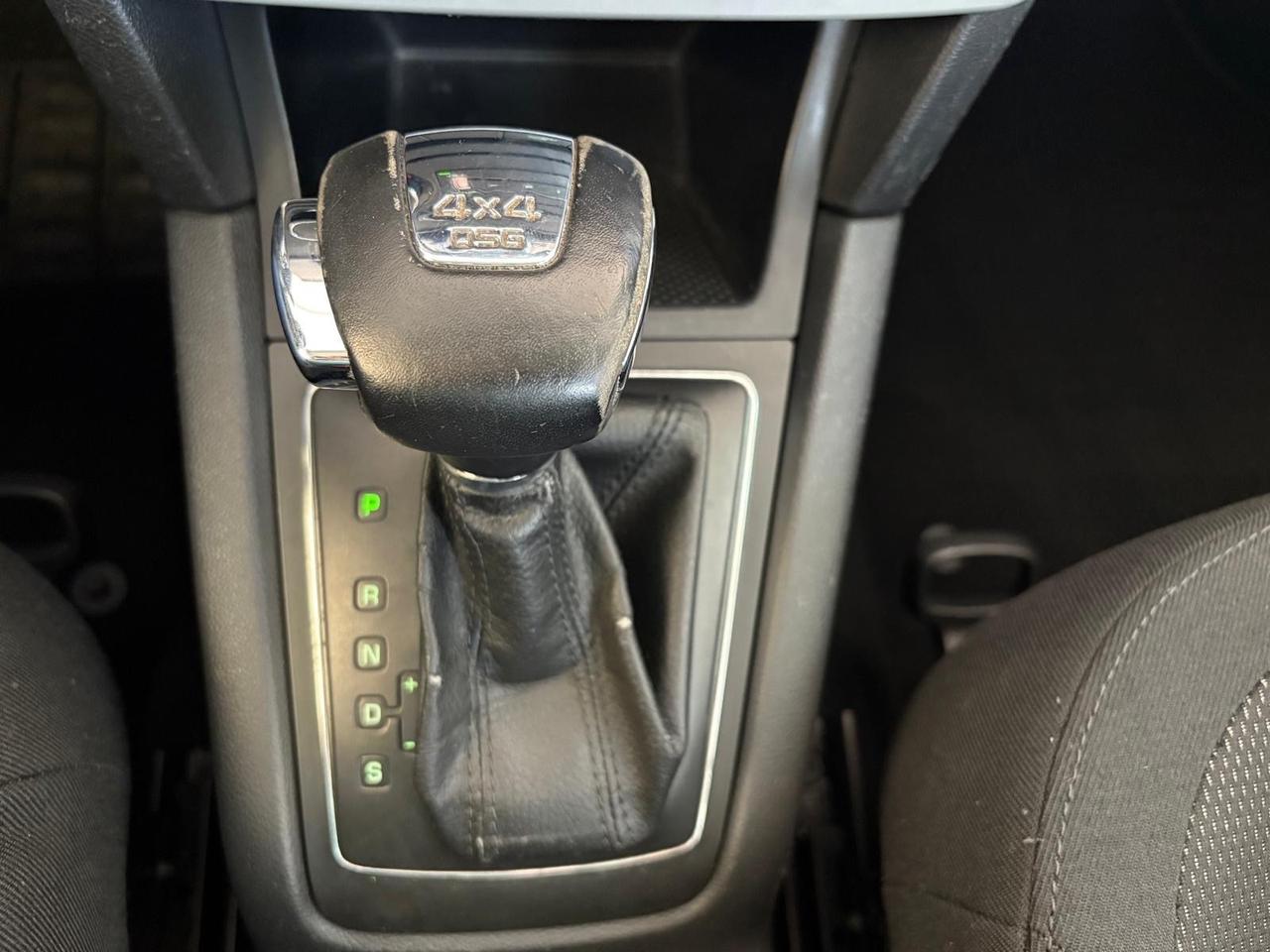 Skoda Yeti 2.0 TDI CR 140CV DSG 4x4 Adventure