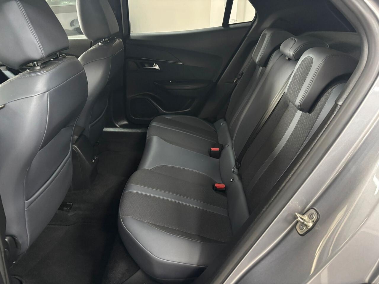 Peugeot 2008 BlueHDi 100 S&S Allure Navi Pack