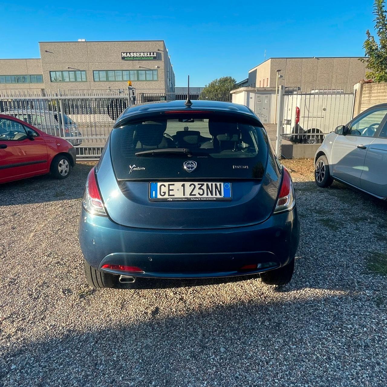 Lancia Ypsilon 1.0 FireFly 5 porte S&S Hybrid Ecochic Silver