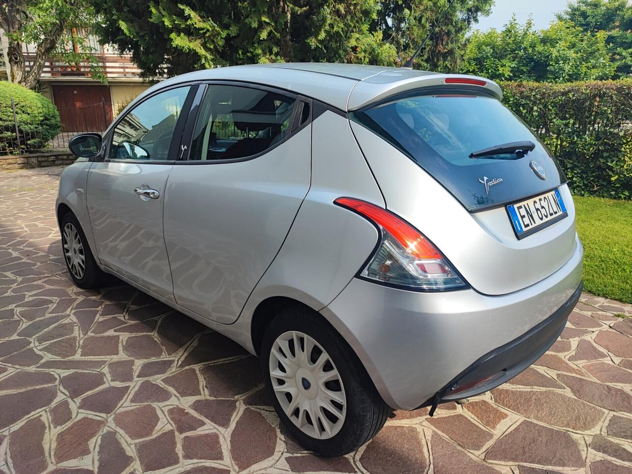 Lancia Ypsilon 1.2 Benz 5 porte euro 5B neopatentati