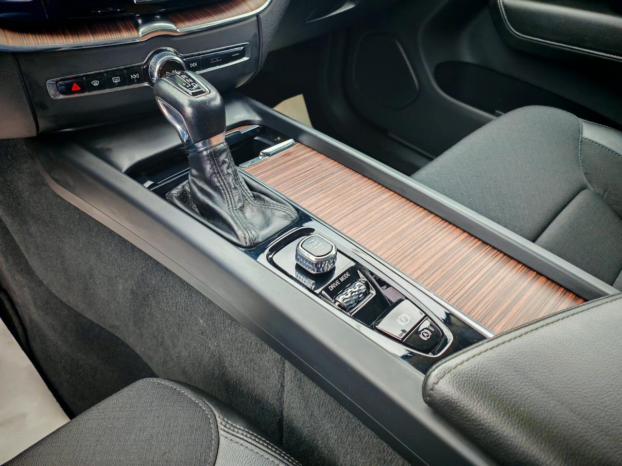 Volvo XC60D4 2.0 190cv pelle navig cam 2020