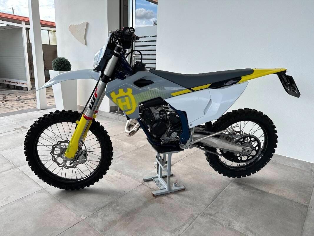 Husqvarna TC 125 2T | modello Cross omologato Enduro 2025