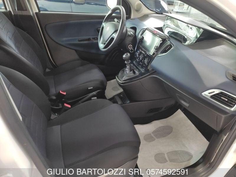 Lancia Ypsilon 1.0 FireFly 5 porte S&S Hybrid Platino