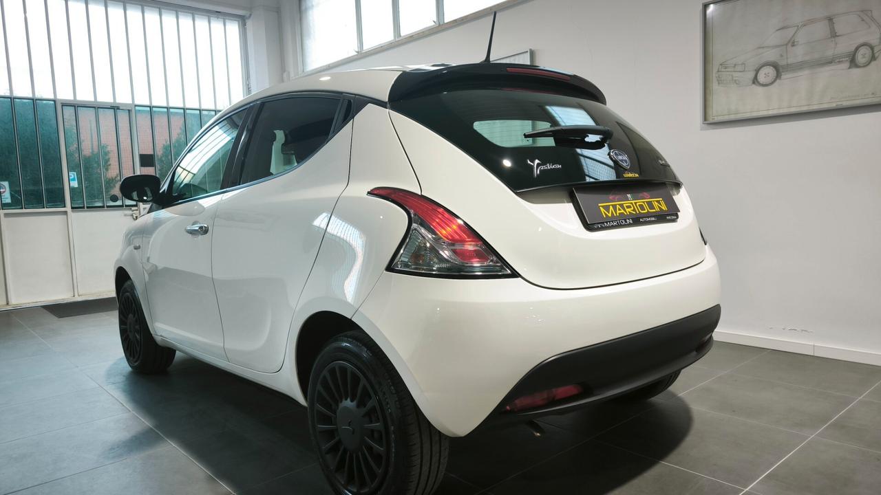 Lancia Ypsilon 1.0 FireFly 5 porte S&S Hybrid Silver Plus