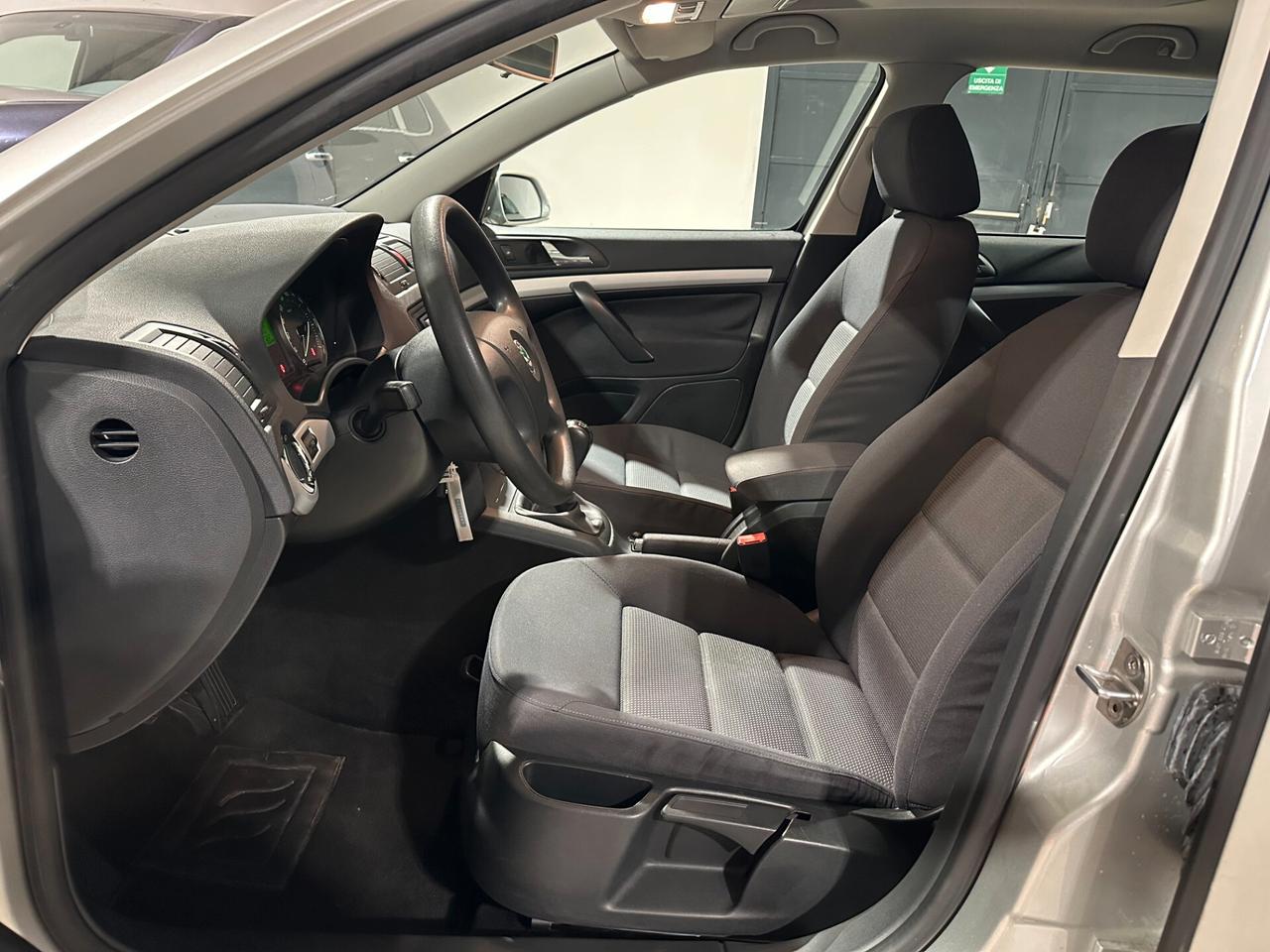 Skoda Octavia 1.6 16V FSI Ambiente - UNICO PROPRIETARIO A/C