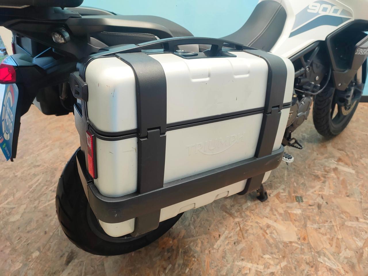 Triumph Tiger 900 GT PRO con tris borse originali