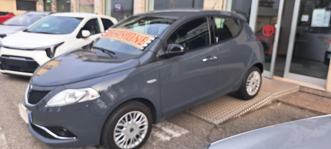 Lancia Ypsilon 1.2 69 CV 5 porte Gold