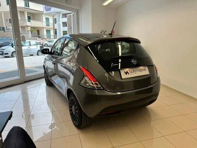 Lancia Ypsilon 1.0 FireFly 5 porte S&S Hybrid Ecochic Silver