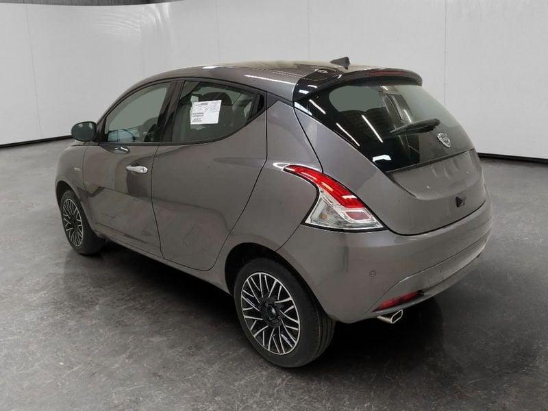 Lancia Ypsilon 1.0 firefly hybrid Platino s&s 70cv