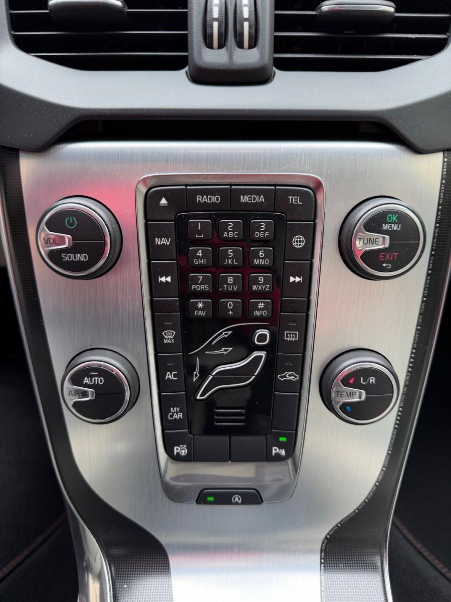 VOLVO - V40 Cross Country - D2 Volvo Ocean Race