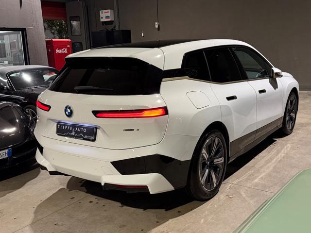 BMW iX xDrive40 Pacchetto Sportivo