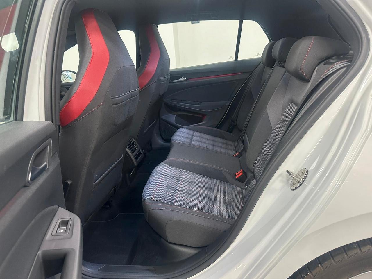 Volkswagen Golf GTI 2.0 TSI