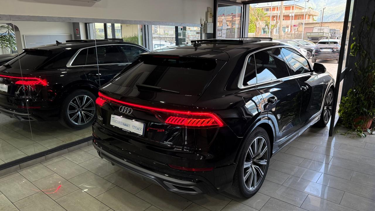 Audi Q8 55 TFSI e quattro Sport sline tetto