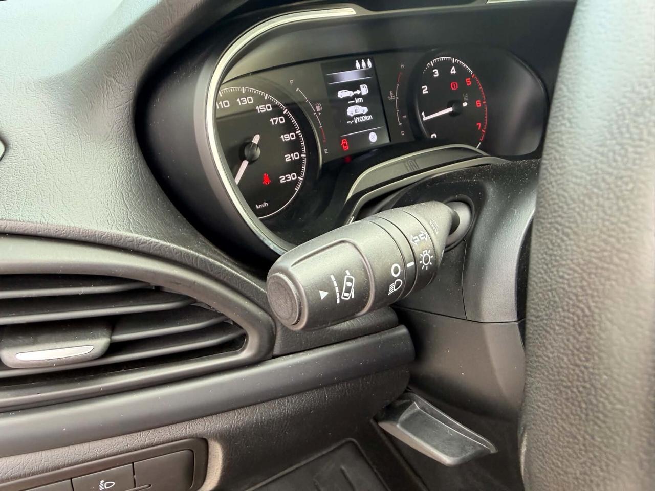 Fiat Tipo 1.3 Mjt 95CV CITY CROSS RETRO CARPLAY