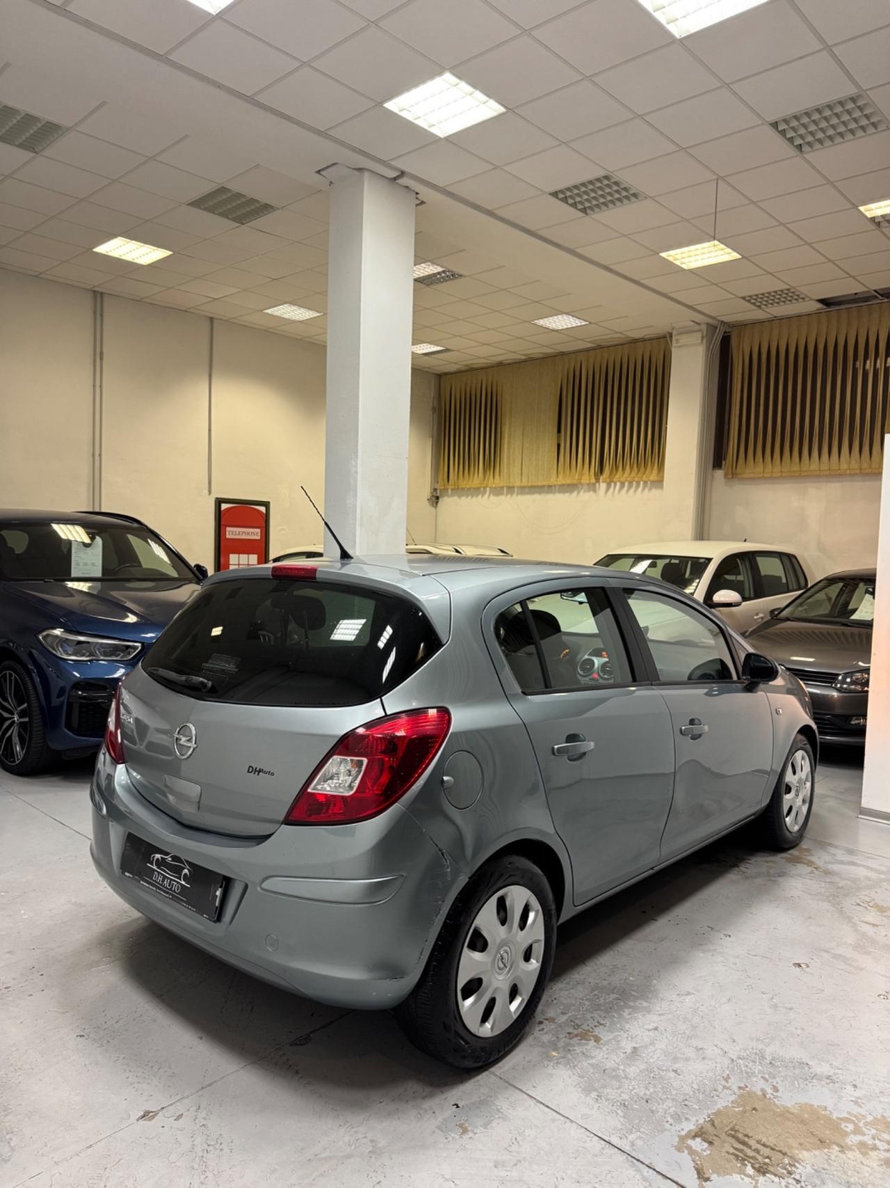 Opel Corsa 1.2 5 porte Cosmo