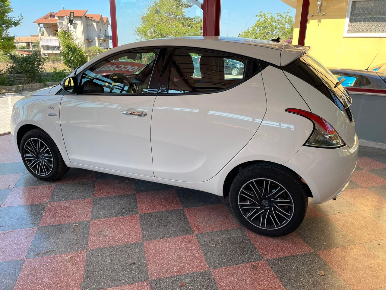Lancia Ypsilon 1.0 Hybrid Gold
