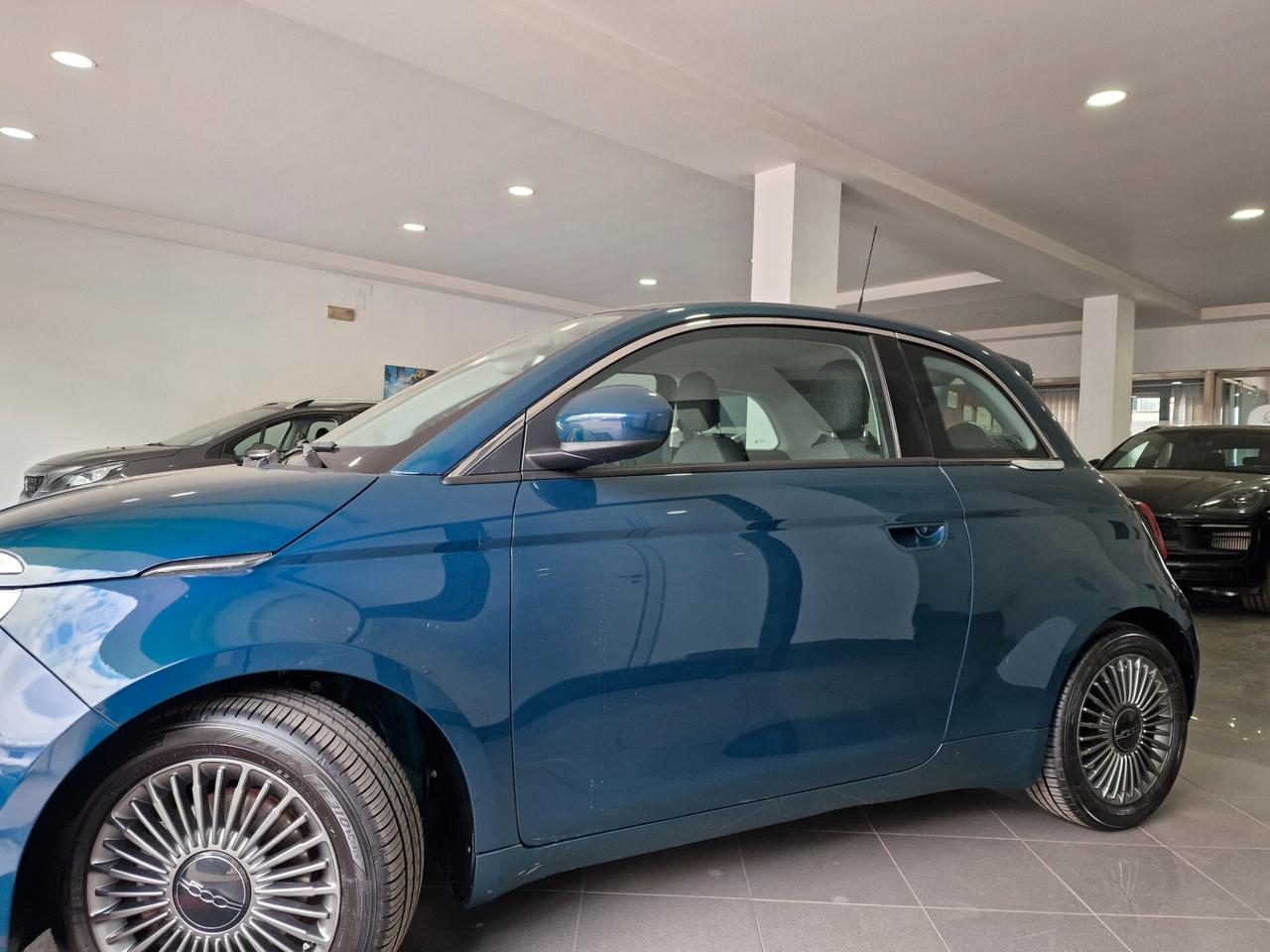 Fiat 500e Berlina 42 kWh Icon