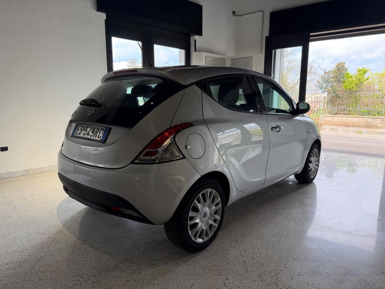 Lancia Ypsilon 1.2 69 CV 5 porte GPL Ecochic Platinum