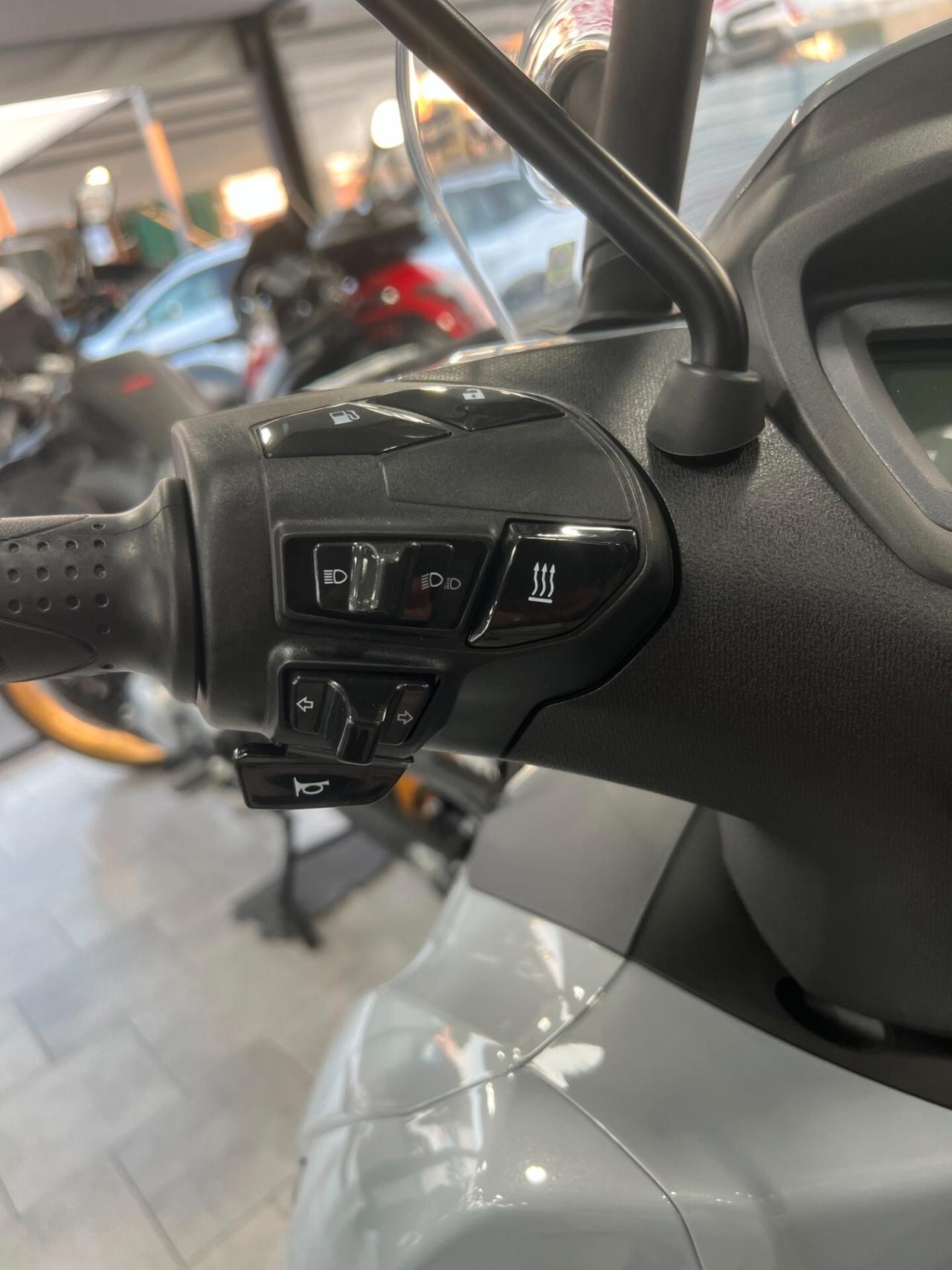 Piaggio Beverly 400 S HPE SOLO 1900KM - 2025