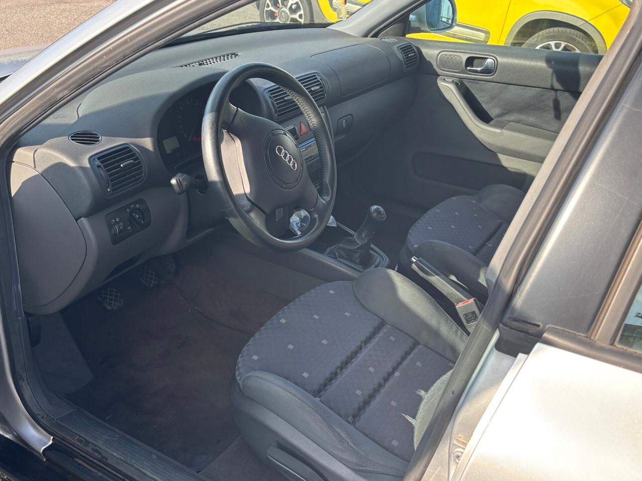 Audi A3 1.6 cat 5p. Attraction
