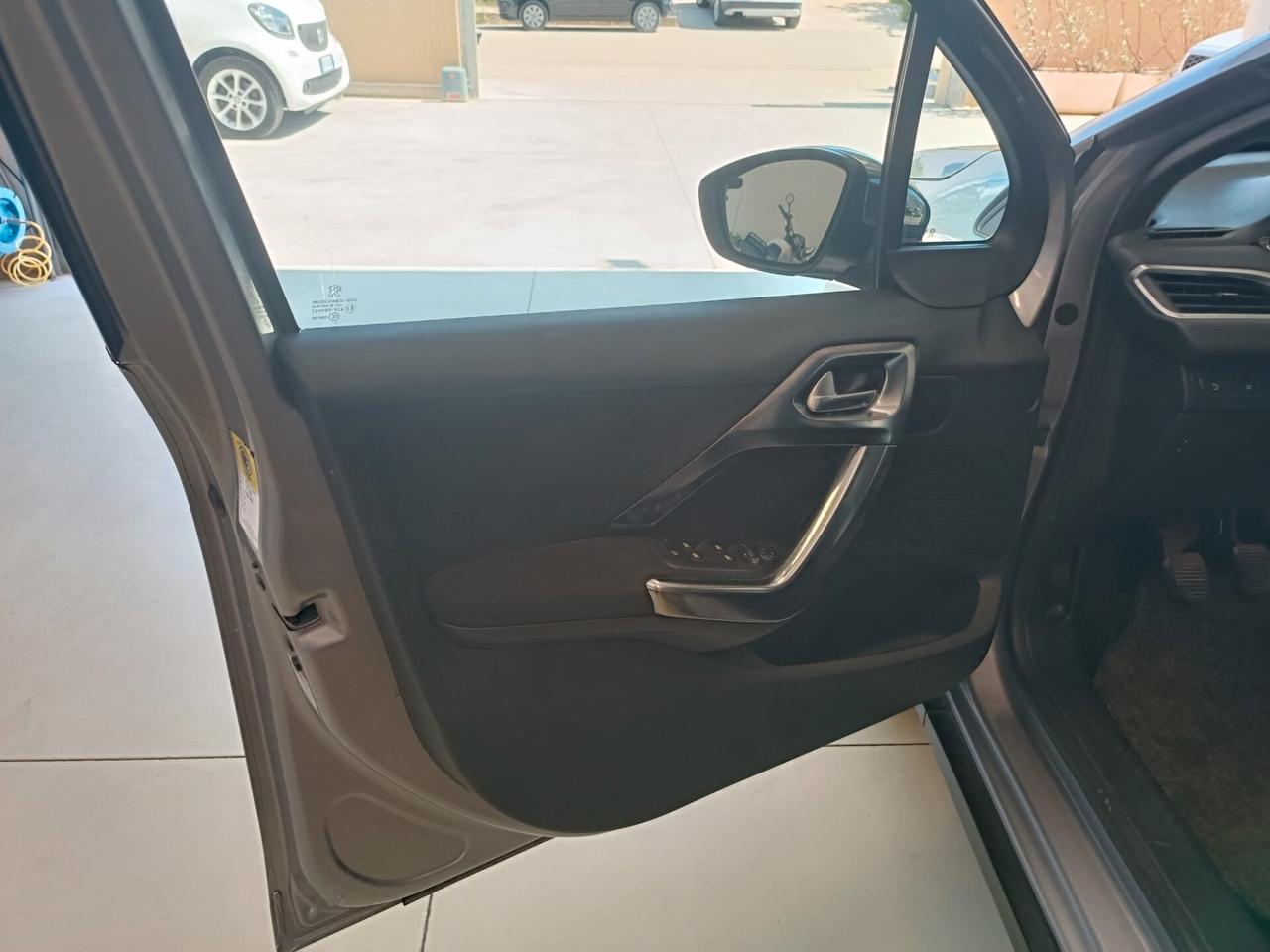 Peugeot 2008 BlueHDi 120 S&S Black Matt