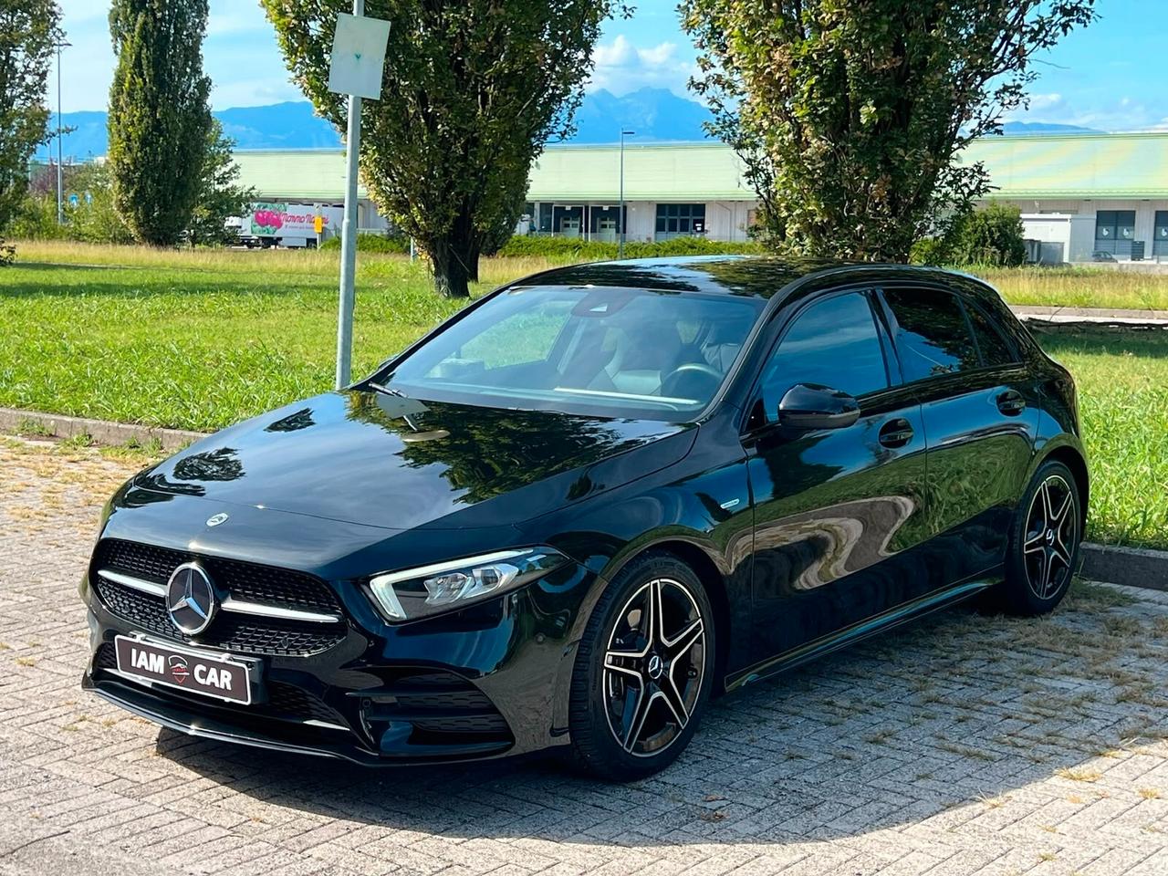 Mercedes-benz A 180 d AMG PREMIUM