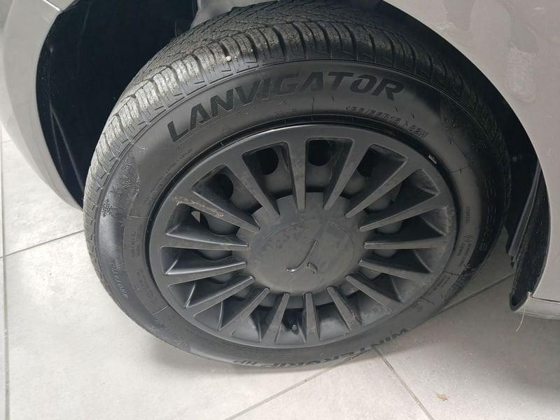 Lancia Ypsilon 1.0 FireFly 70cv Hybrid Silver