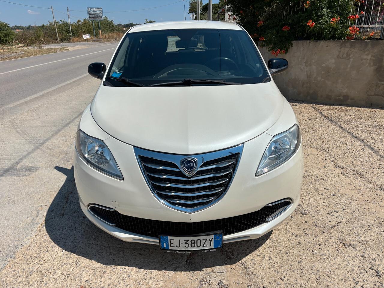 Lancia Ypsilon 1.2 69 CV 5 porte S&S Silver - 2011