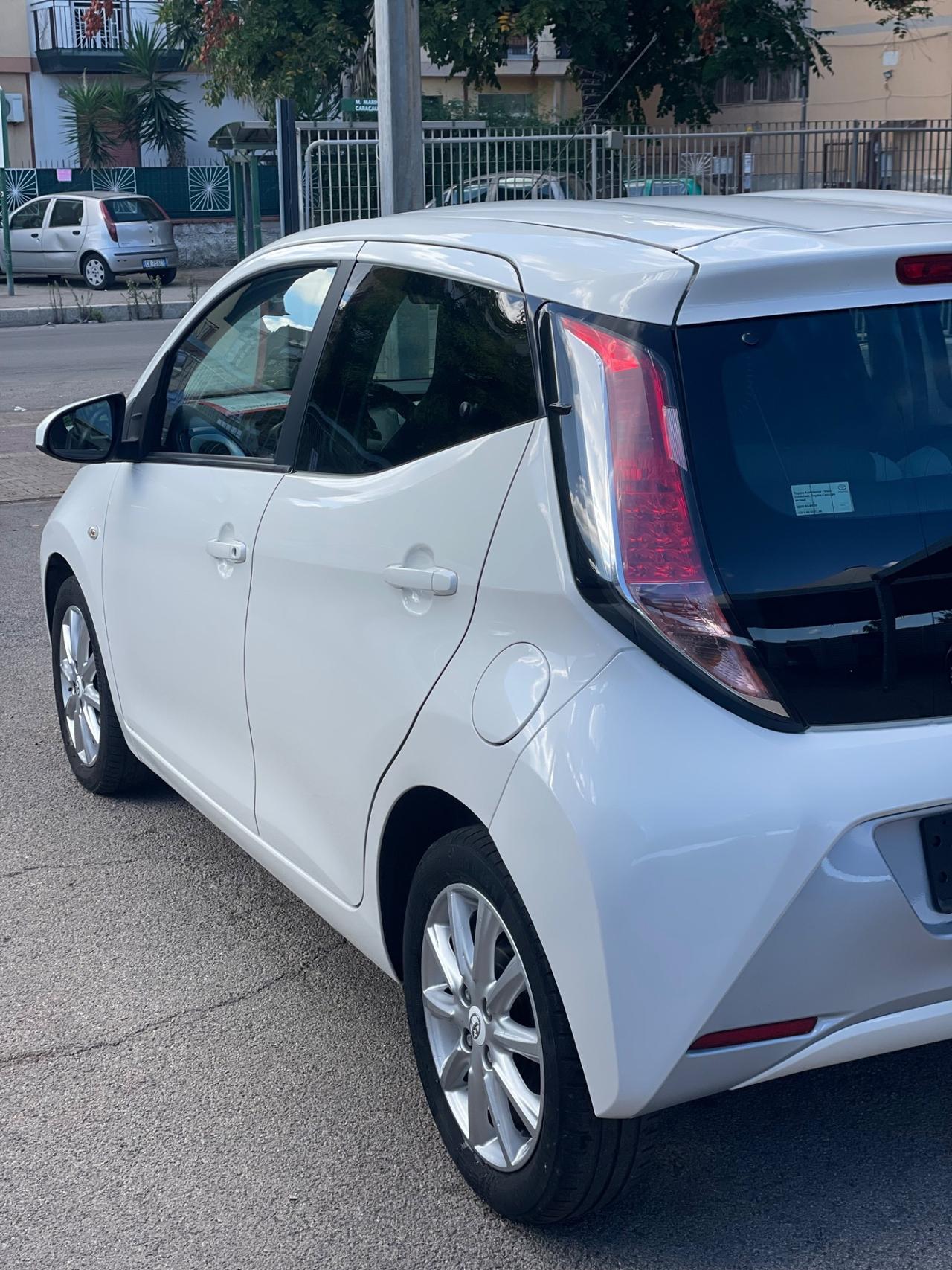 Toyota Aygo 1.0 VVT-i 69 CV 5 porte x-clusiv