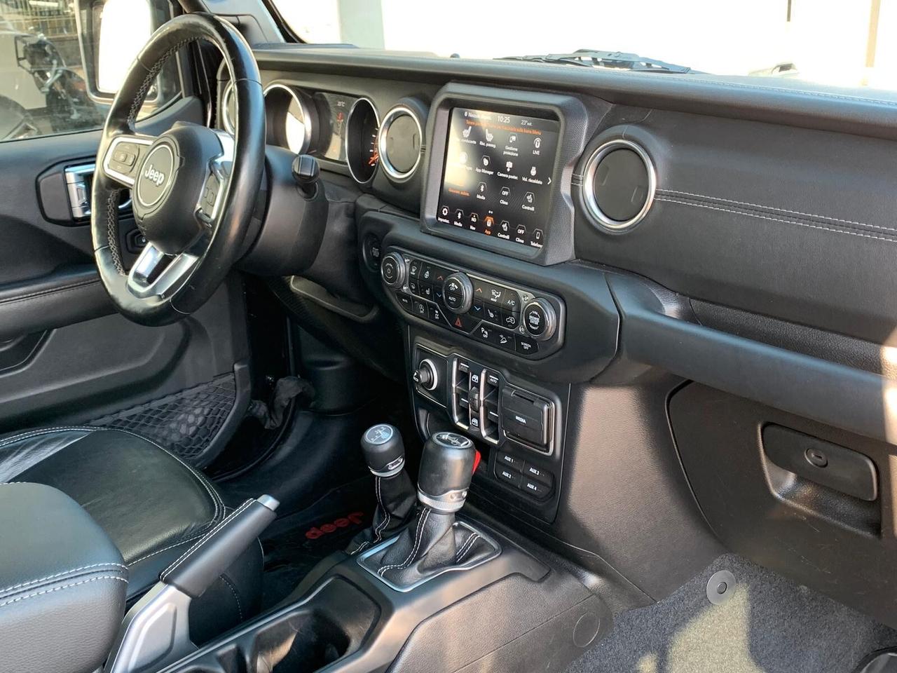 Jeep Wrangler Unlimited 2.2 Mjt II Sahara sky one-touch