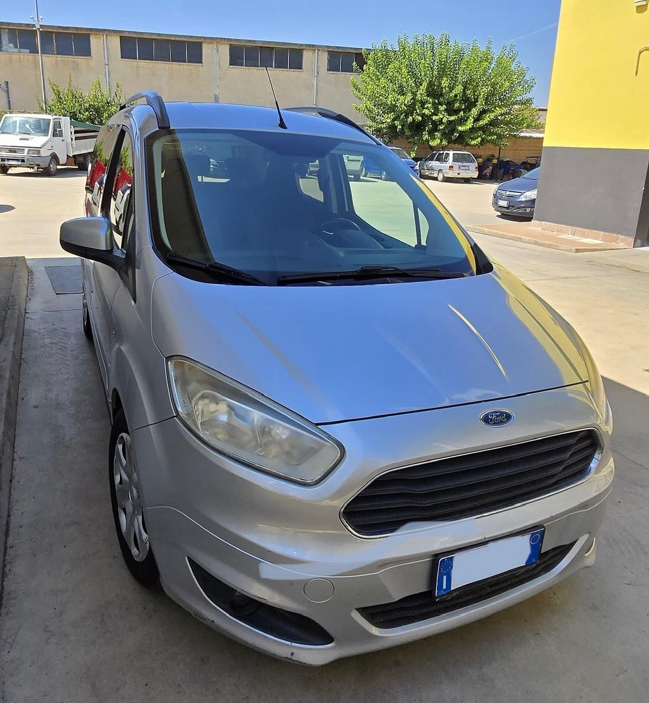 Ford Tourneo Courier 1.5 TDCI 95 CV Titanium