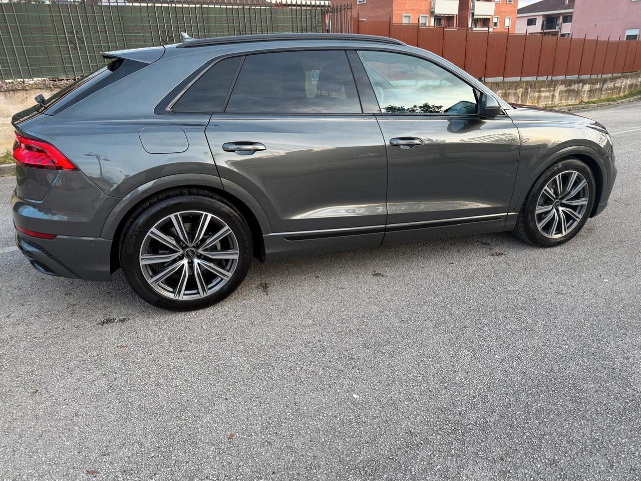 Audi Q8/50 TDI/286 CV/QUATTRO/SLINE/C-AUT/NAVI/PDC/TEL-POST/CERCHI21/V.PRIV/CLIMA 4 ZONE/SOFT CLOSE!!