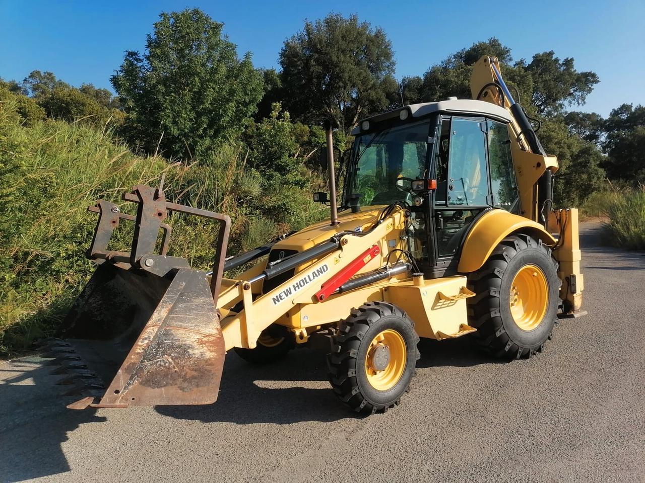 Terna Seminuova New-Holland LB110 B