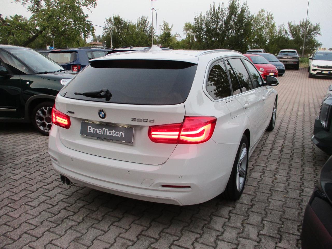 BMW 320 d Touring xdrive Luxury auto CarPlay/LED/Navi