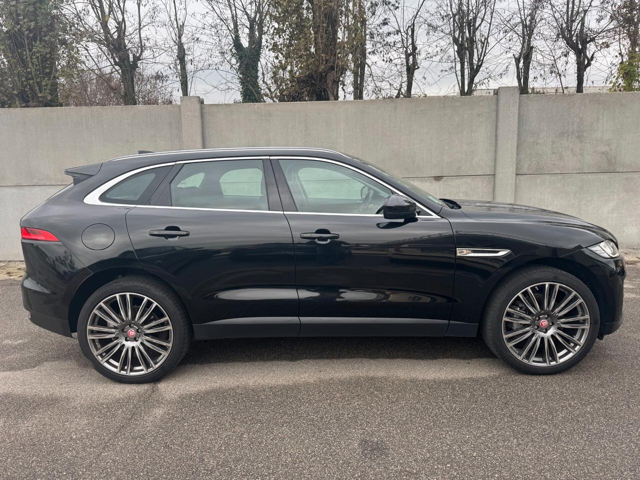 Jaguar F-Pace 2.0 D 180 CV Portfolio