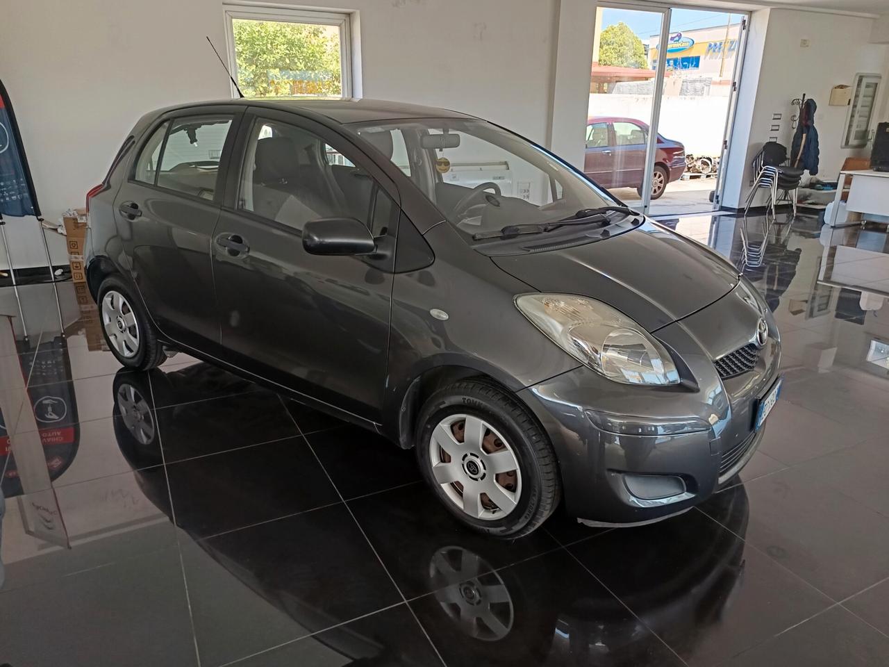 Toyota Yaris 1.0 5 porte BENZINA