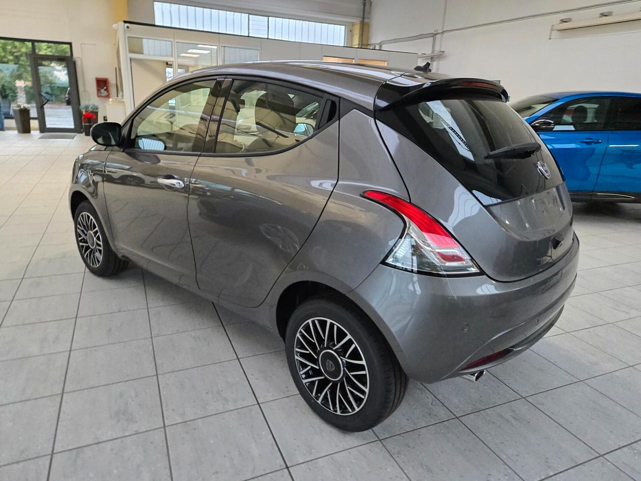 Lancia Ypsilon 1.0 FireFly 5 porte S&S Hybrid Platino