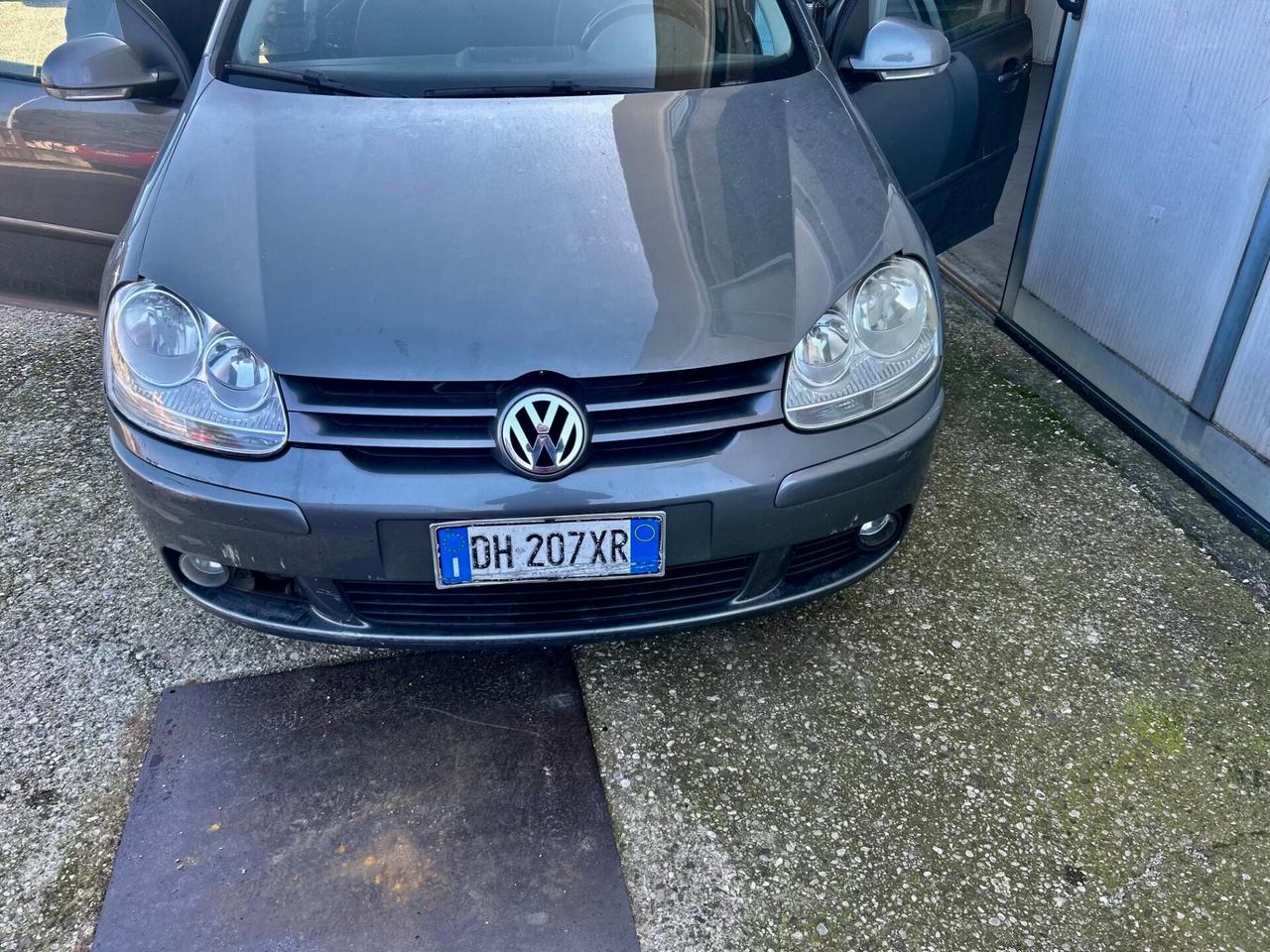 Volkswagen Golf 1.9 TDI DPF 5p. 5m. Comfortline testa rotta