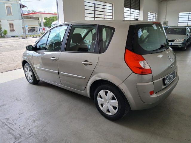 RENAULT Scenic 1.6 16V Dynamique