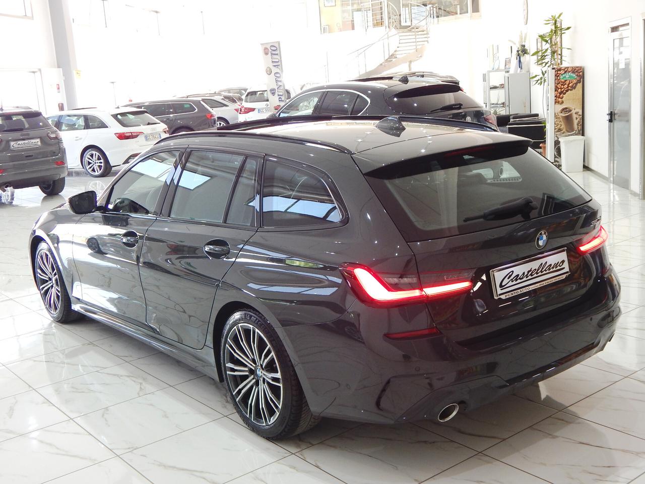 BMW 320 d Touring MSport Aut. TETTO-NAVI-PELLE-RADAR-LED