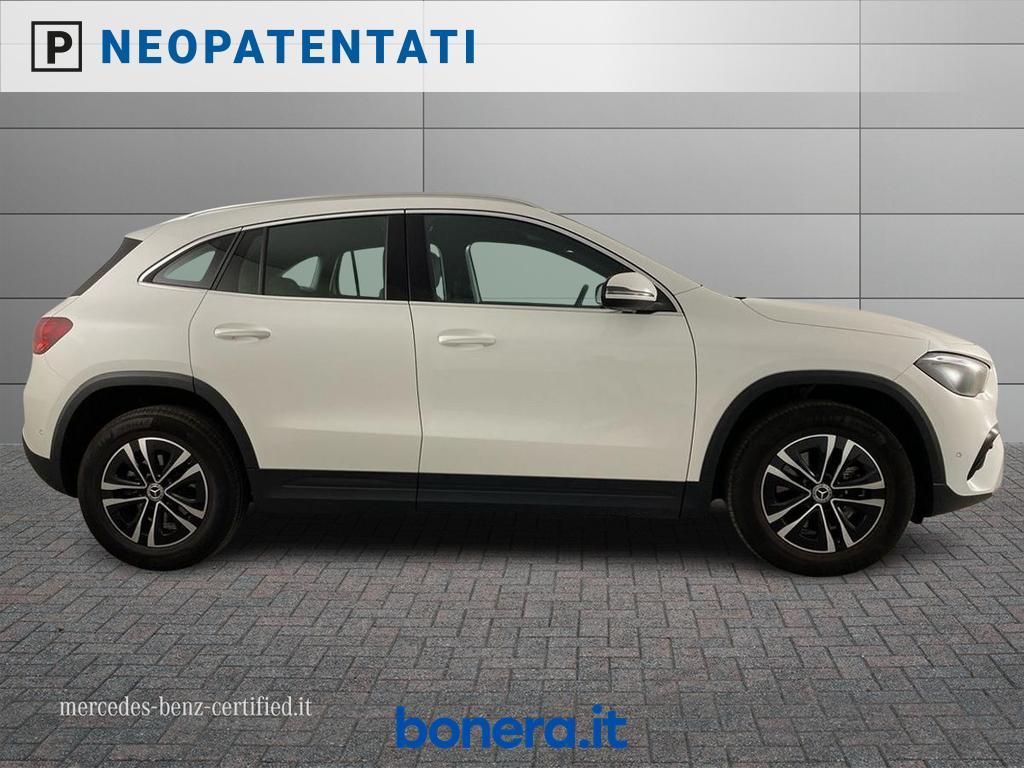 Mercedes GLA 180 180 Progressive Advanced Plus 7G-DCT