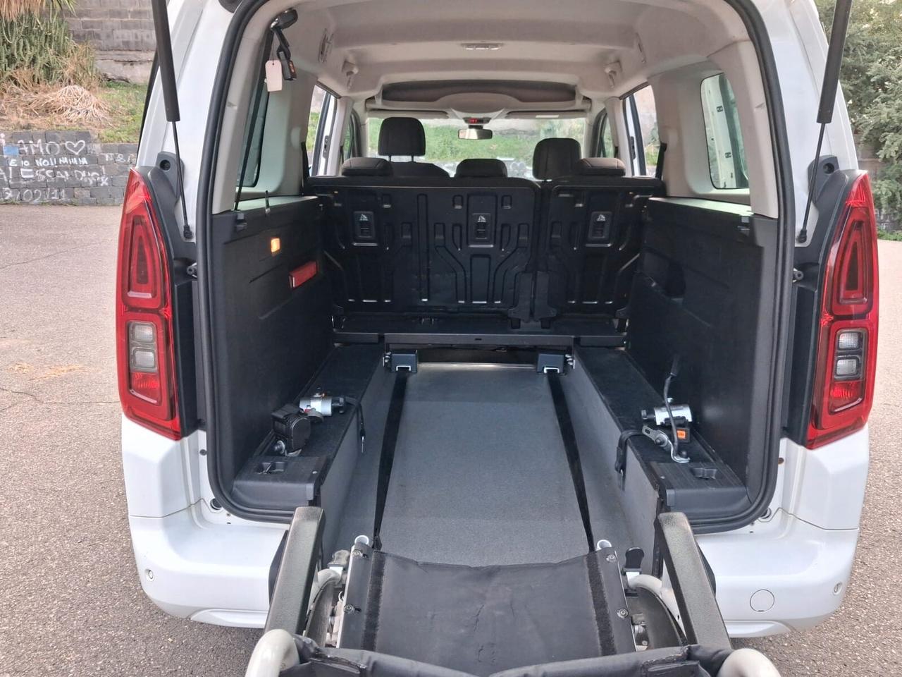 Opel Combo Life Pianale ribassato con rampa disabili in carrozzina
