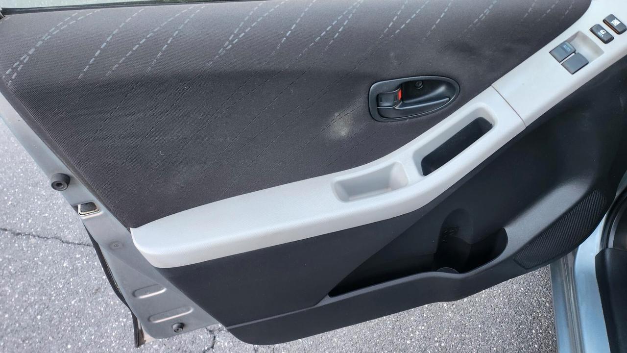 Toyota Yaris 1.0 5 porte Sol