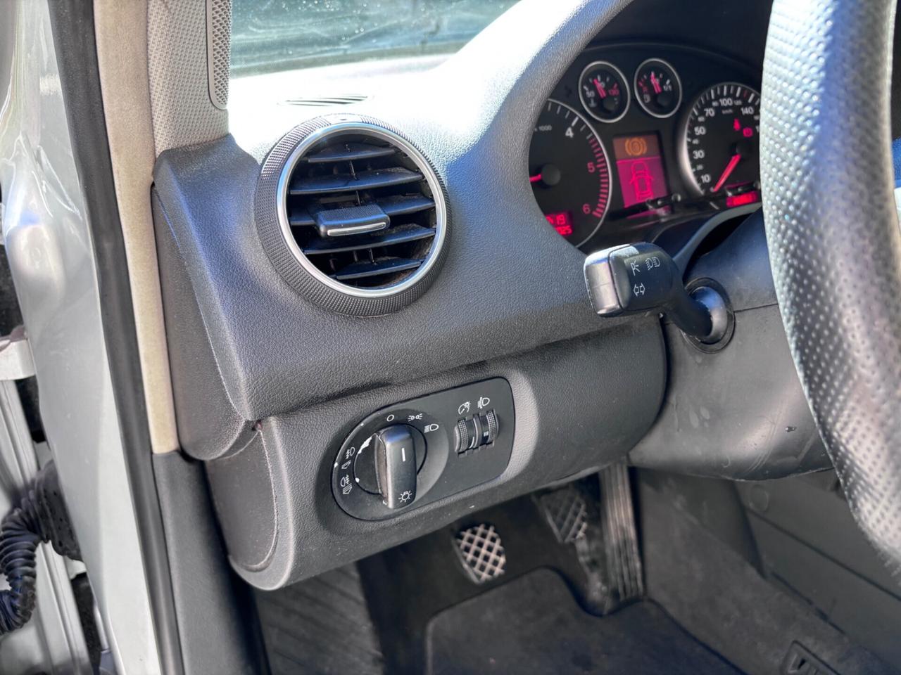 Audi A3 1.9 TDI F.AP. Attraction perfetta di meccanica nessun lavoro