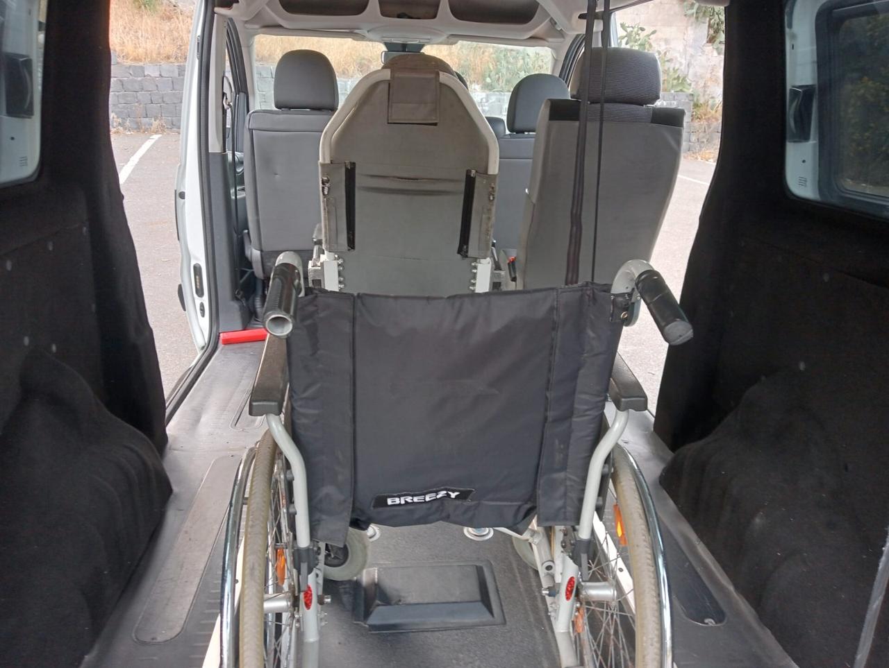 Peugeot Expert Pianale ribassato con rampa disabili 2 carrozzine