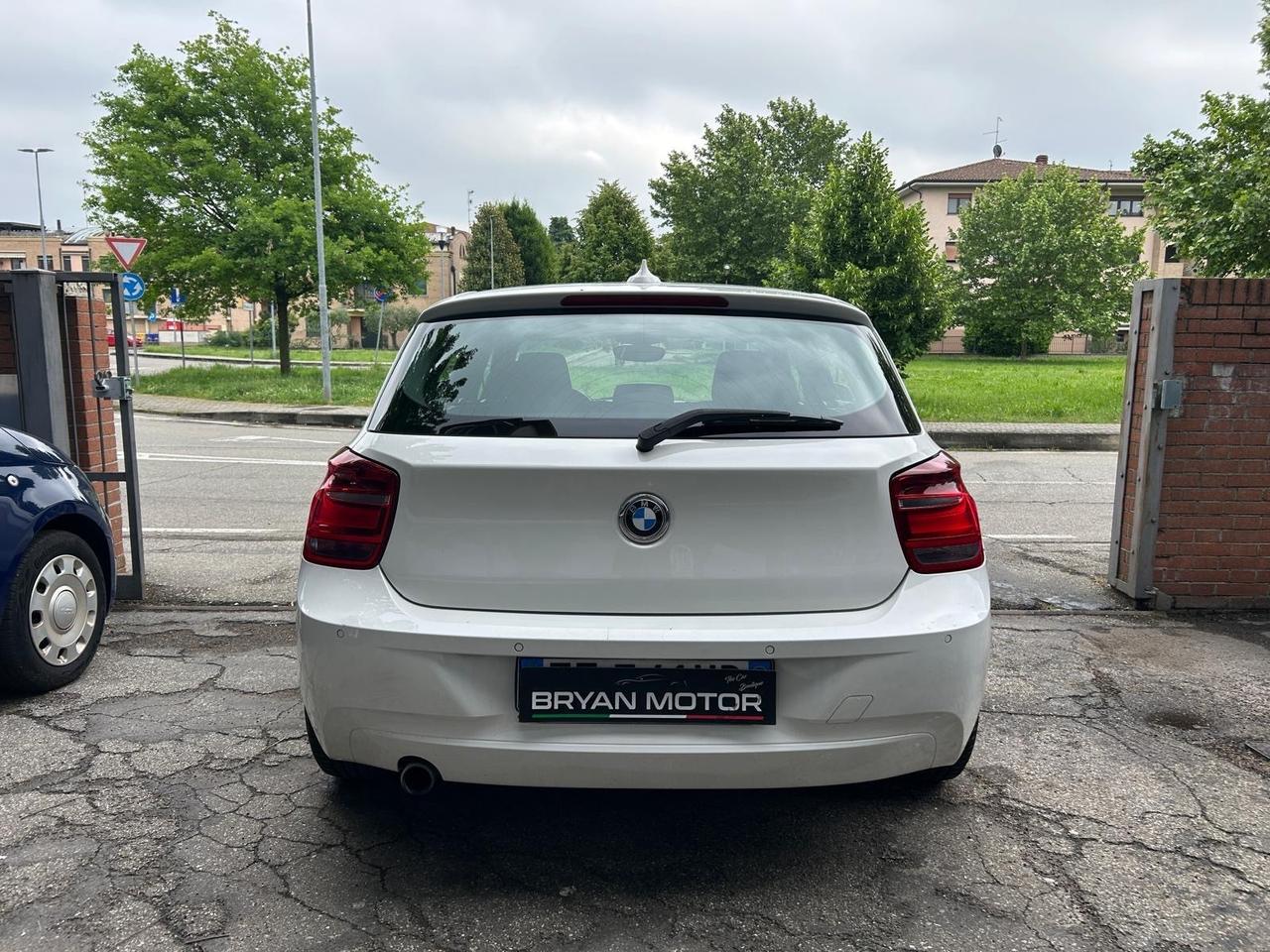 Bmw 120 120d 5p. Unique