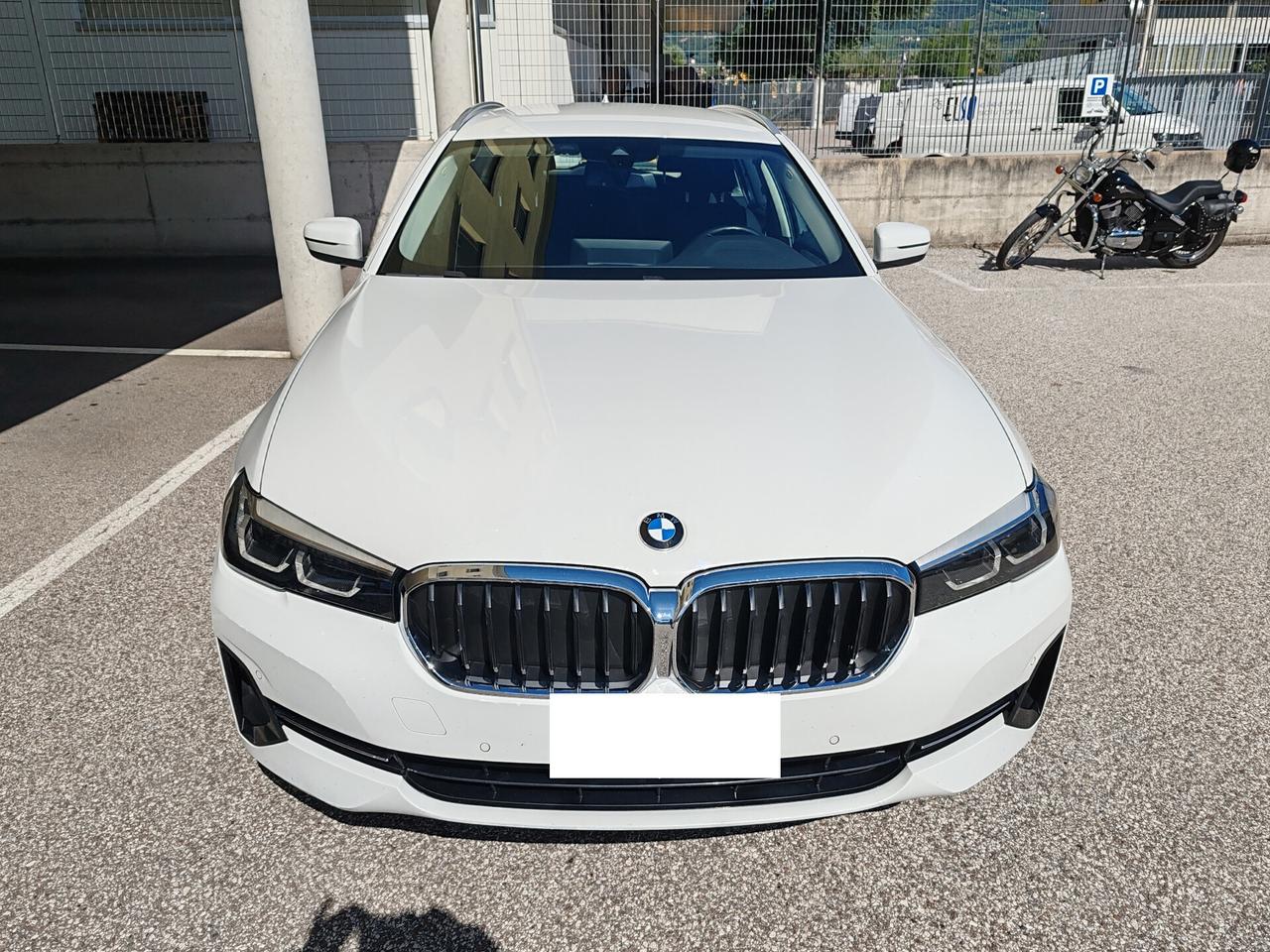 BMW 520d - X Drive - Touring Business - Diesel/Ibrida