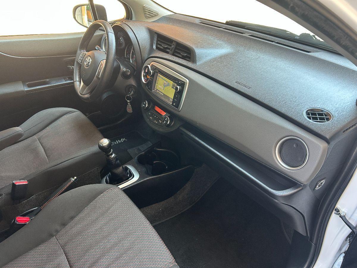 TOYOTA - Yaris - 1.4 D-4D 5p. Lounge NAVI TELECAMERA