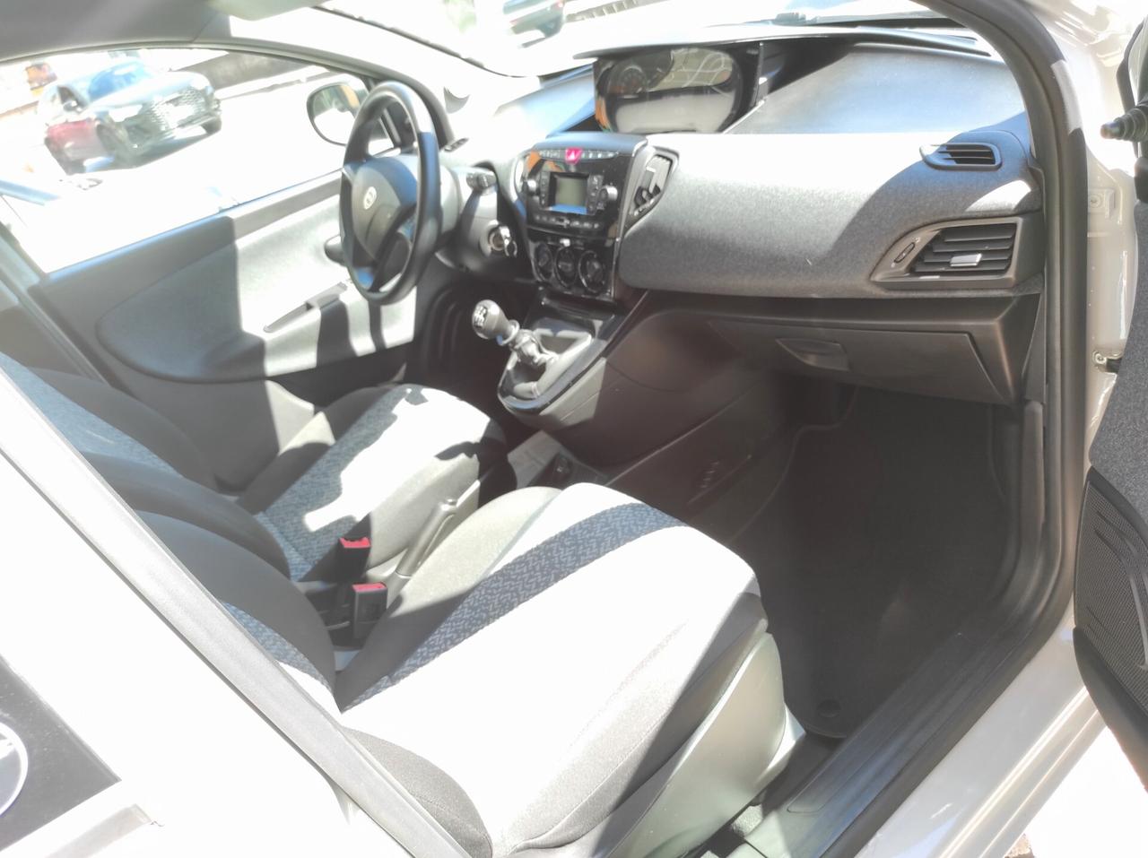 Lancia Ypsilon 2021 1.0 hybrid ubs aux bluetooth